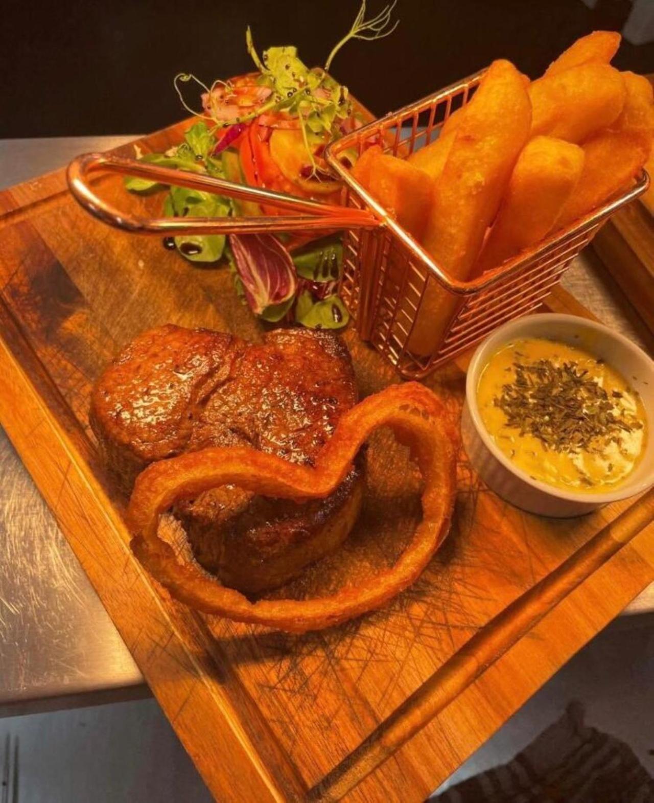 The Manor Inn Pub And Steakhouse, Fridaythorpe, Driffield Йорк Экстерьер фото